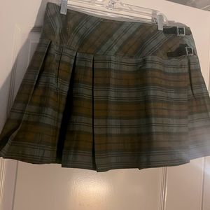 Outlander fans! Beautiful tartan kilt made in the UK!